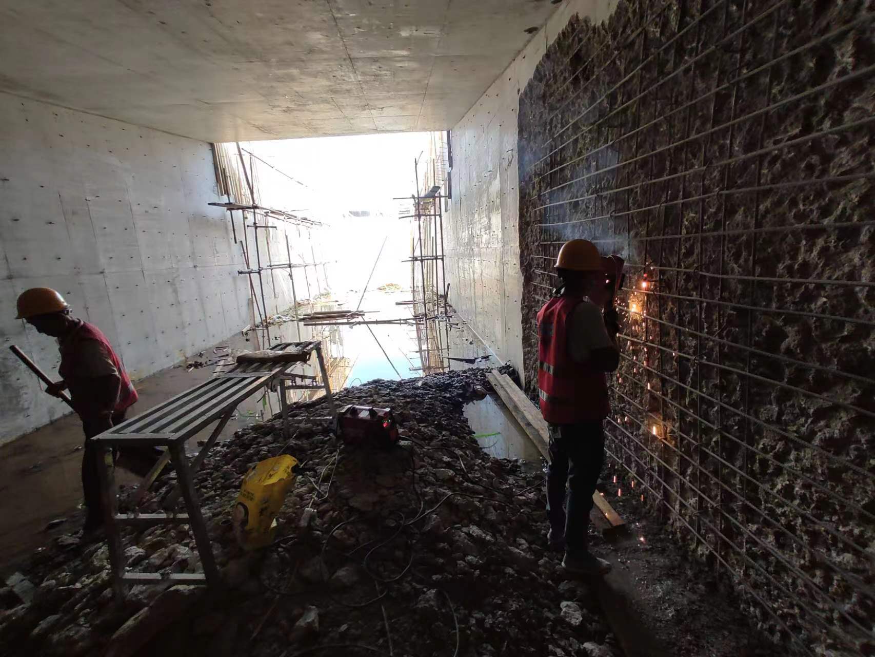 龙湾挖断承重墙导致楼体开裂，加固施工方案出炉